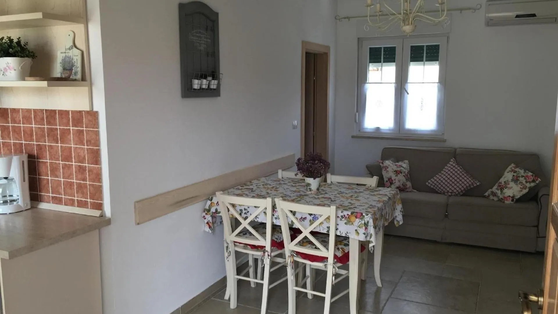 Apartamento Appartement In Stoja Mit Moebliertem Balkon Pula
