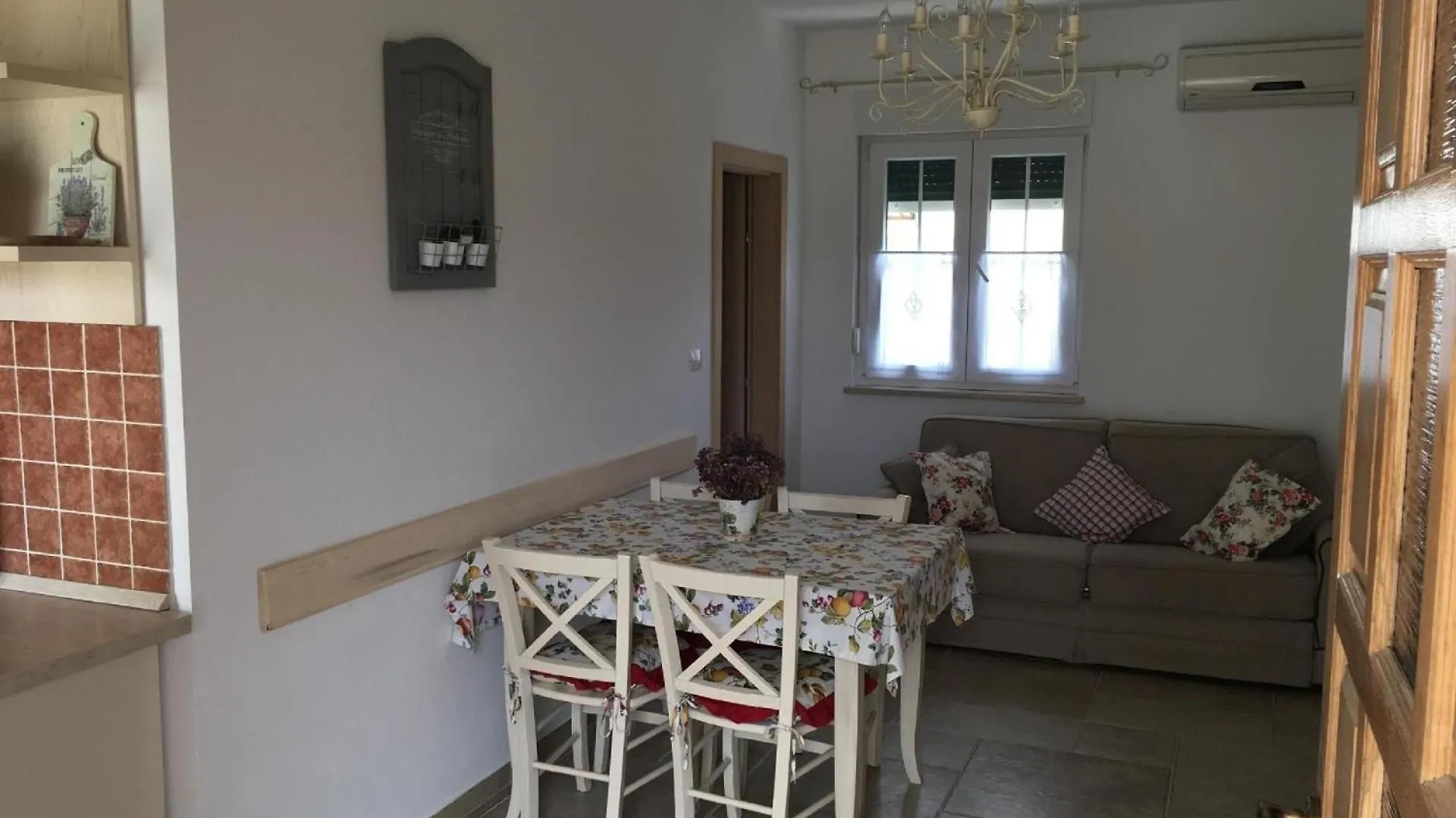 Appartement In Stoja Mit Moebliertem Balkon Pula Apartamento